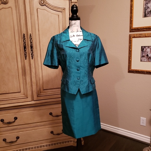 Skirtsuit - Picture 1 of 4